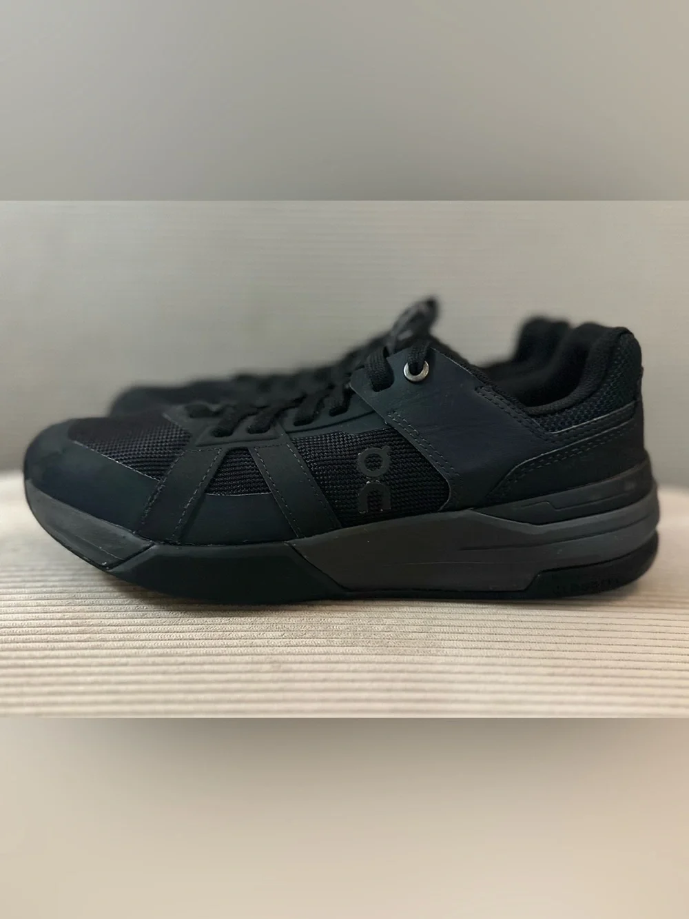On Running The Roger Clubhouse Pro (Youth 4.5 / Women's 6) Black Eclipse
